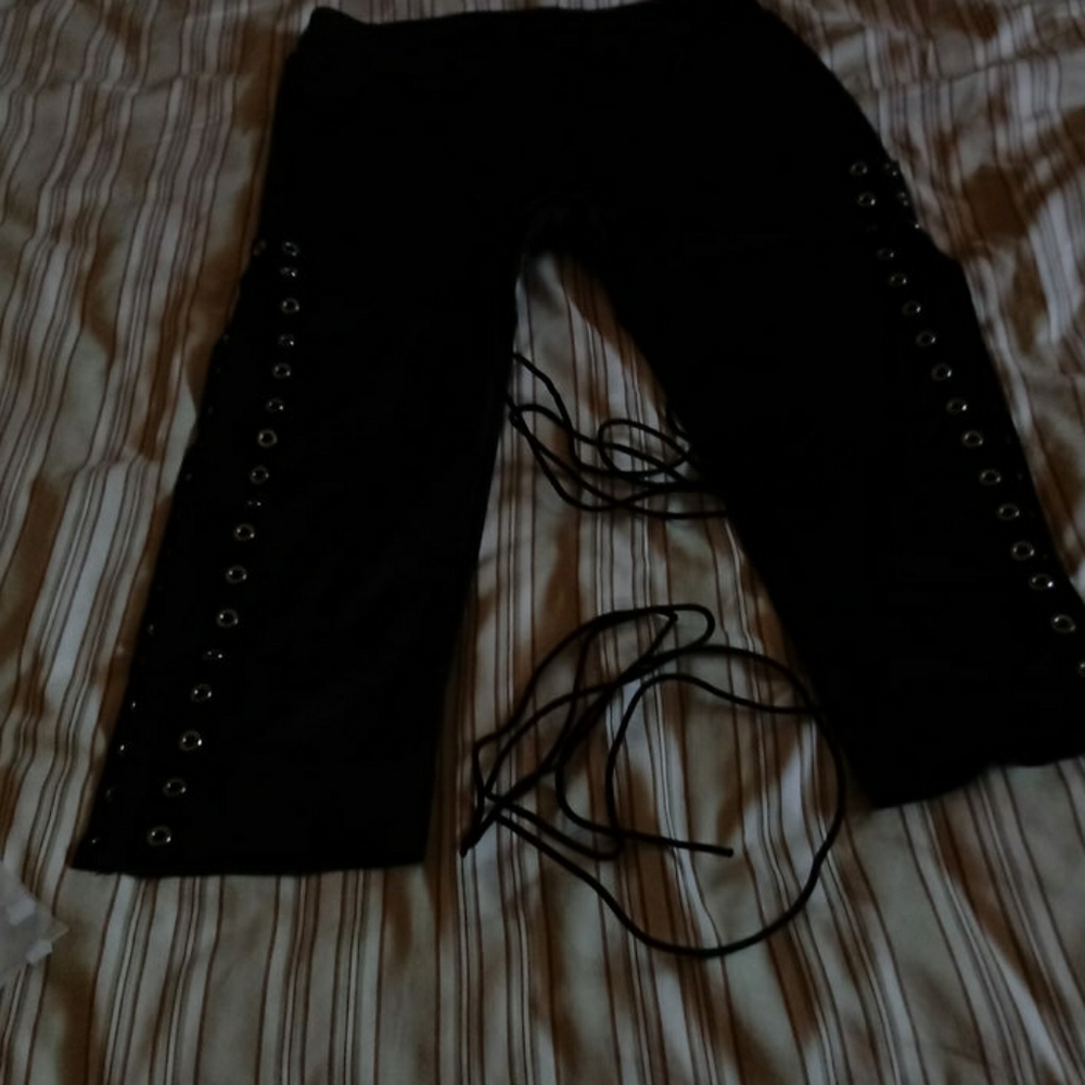 Fit to body knew high yoga pants